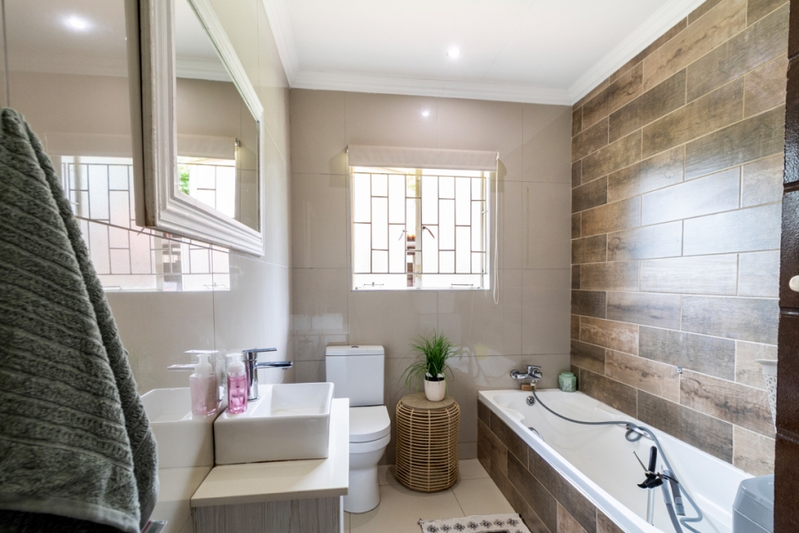 8 Bedroom Property for Sale in Ifafi North West